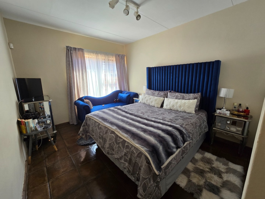 2 Bedroom Property for Sale in Langenhovenpark Free State